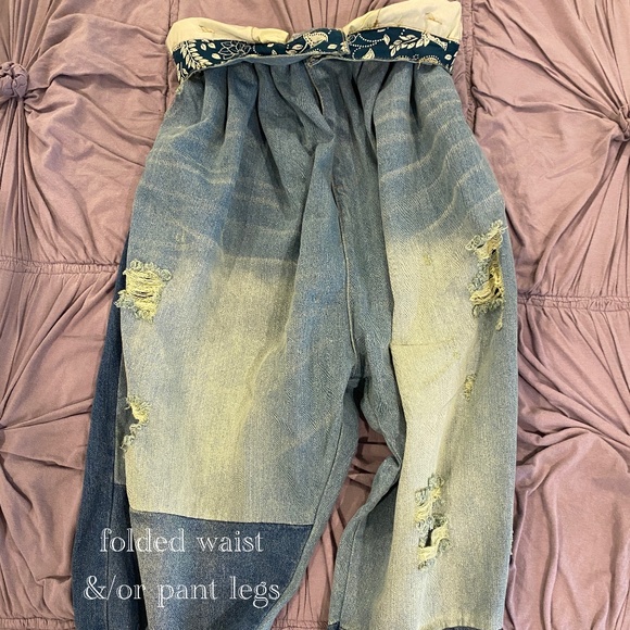 Low-slung, slouchy with Zip fly, button close, back elastic band, handdistressed - Picture 4 of 10